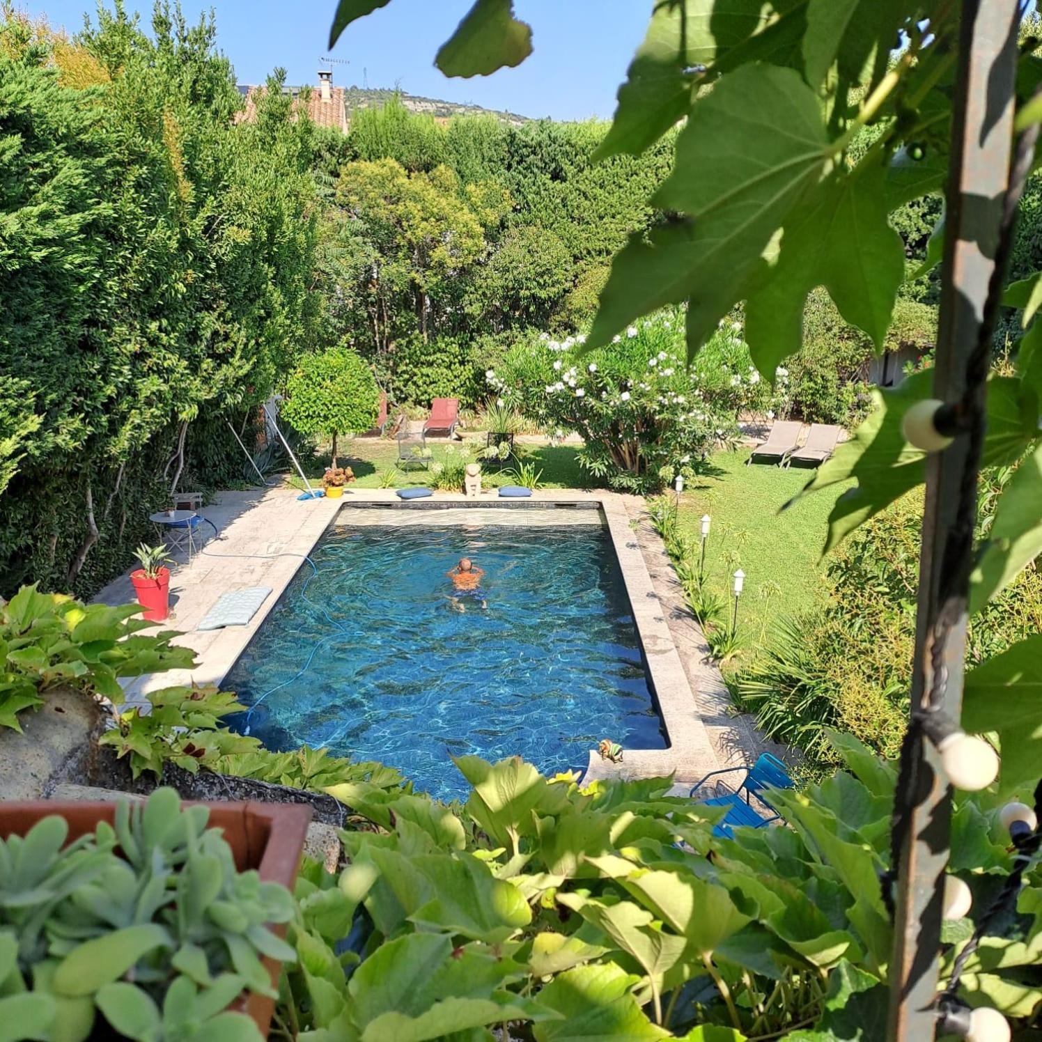 La Demeure Bed & Breakfast Eyguieres Exterior photo