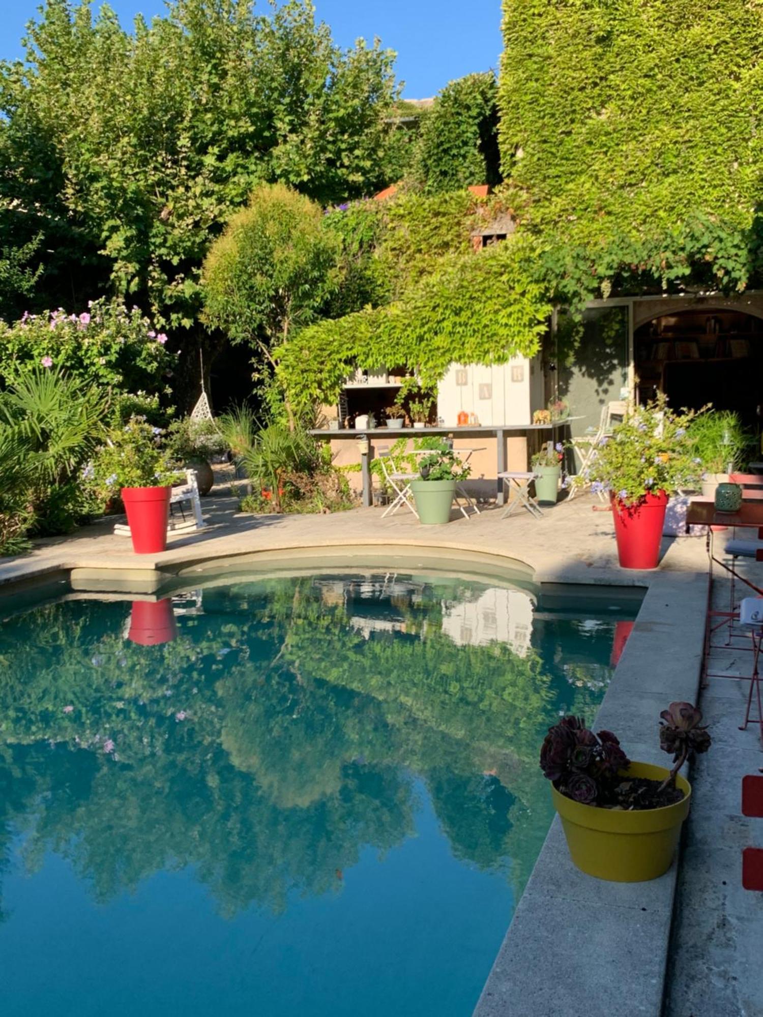 La Demeure Bed & Breakfast Eyguieres Exterior photo