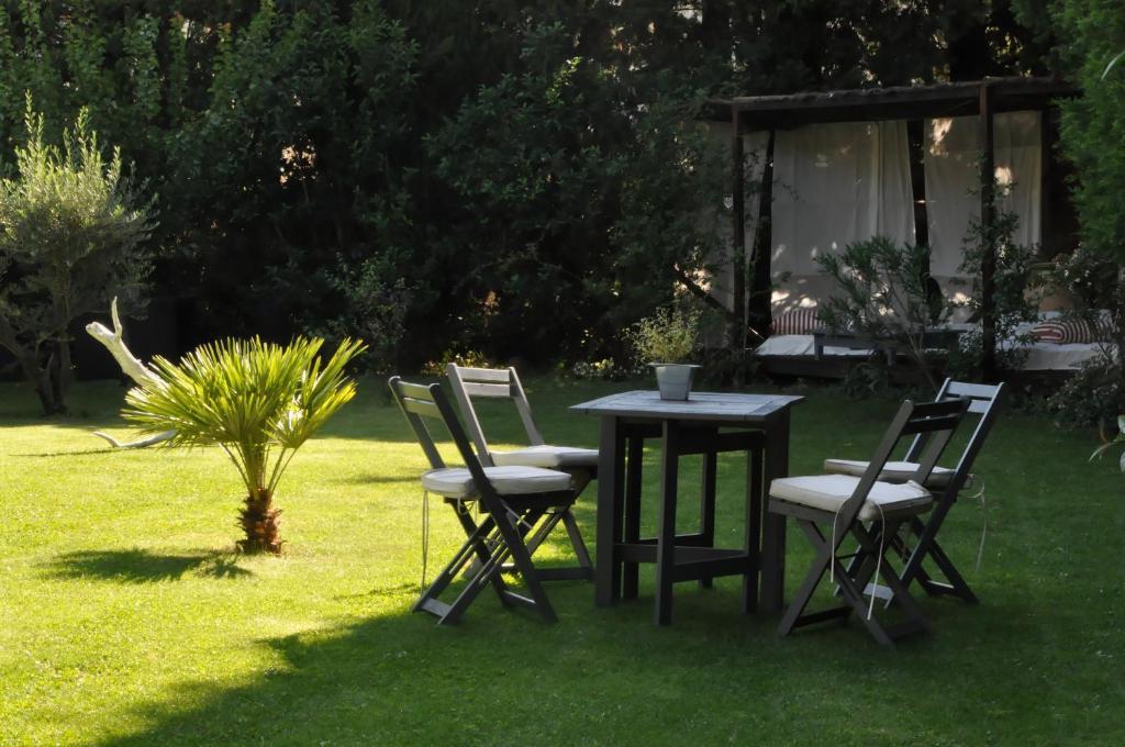 La Demeure Bed & Breakfast Eyguieres Exterior photo